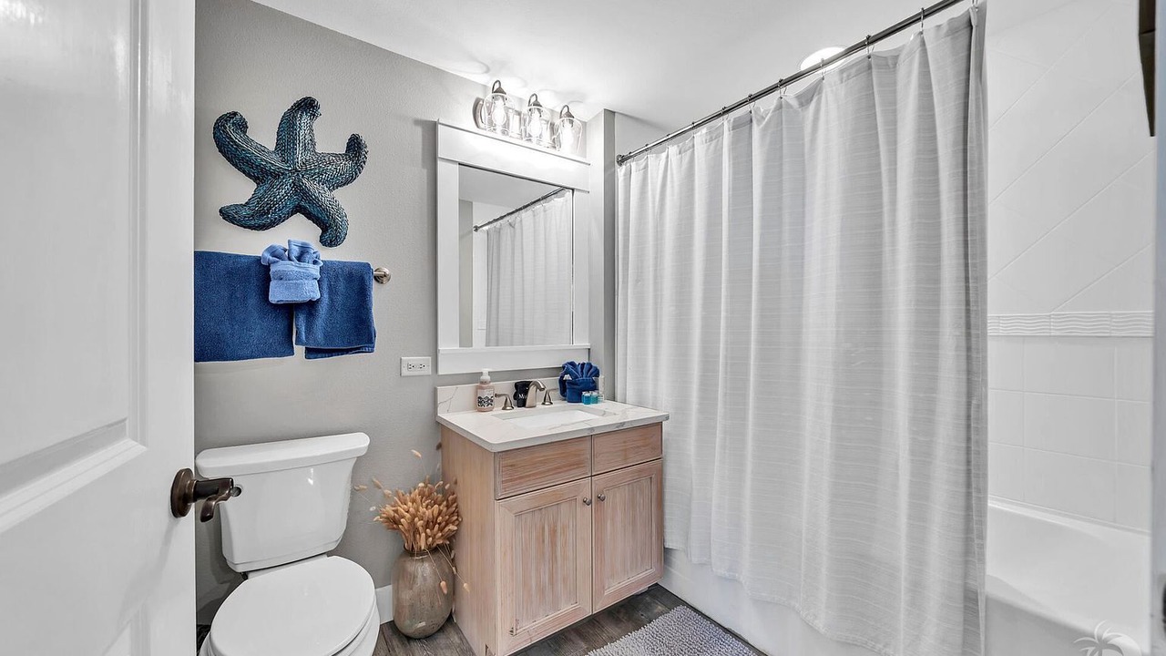 Photo of Bathroom in Baytowne Wharf
