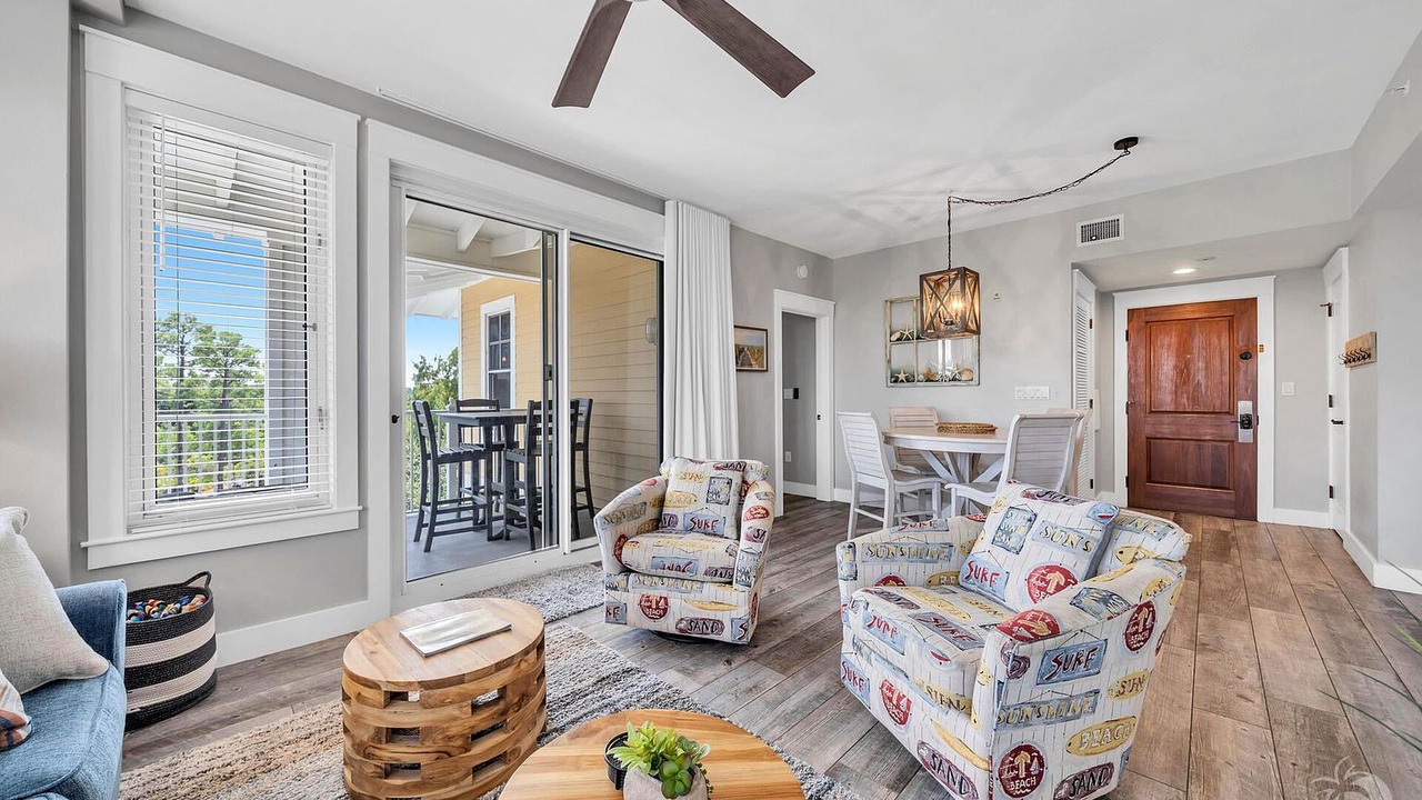 Photo of Livingroom in Baytowne Wharf