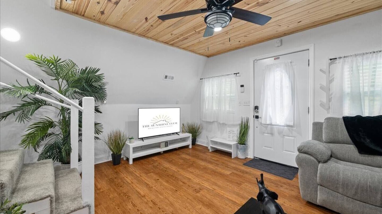 Photo of Bedroom in Putnam Hall