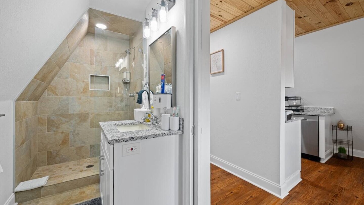 Photo of Bathroom in Putnam Hall