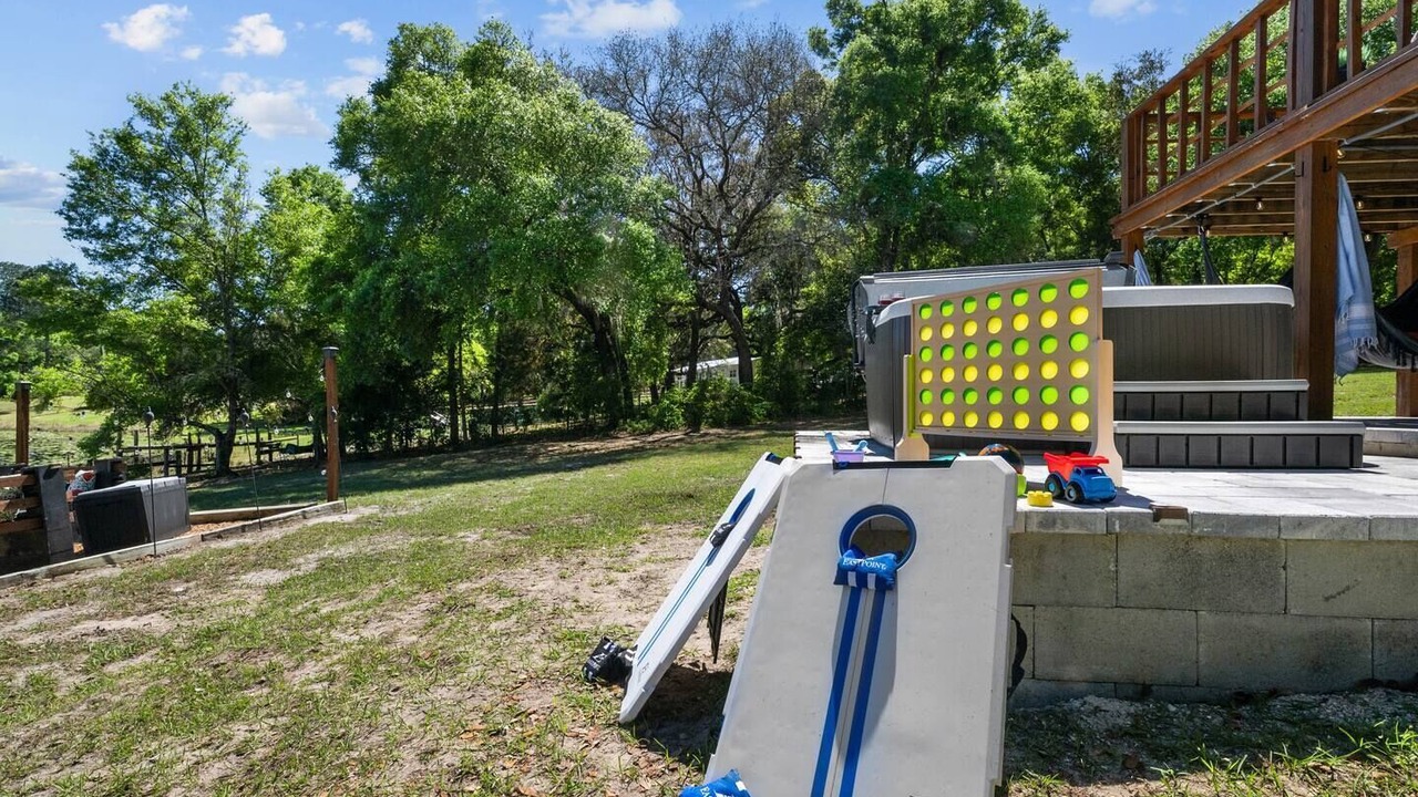 Photo of Outdoor in Putnam Hall