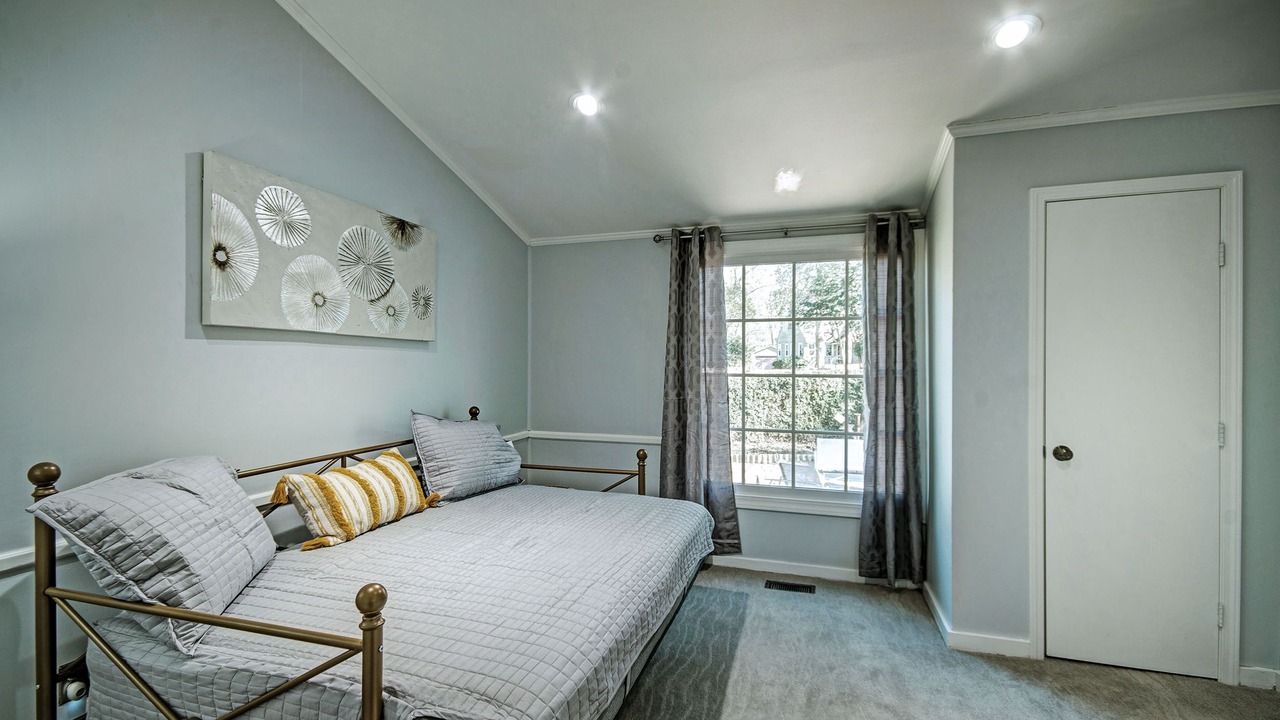 Photo of Bedroom in Fondren