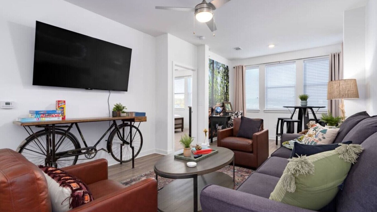 Photo of Livingroom in Pelham