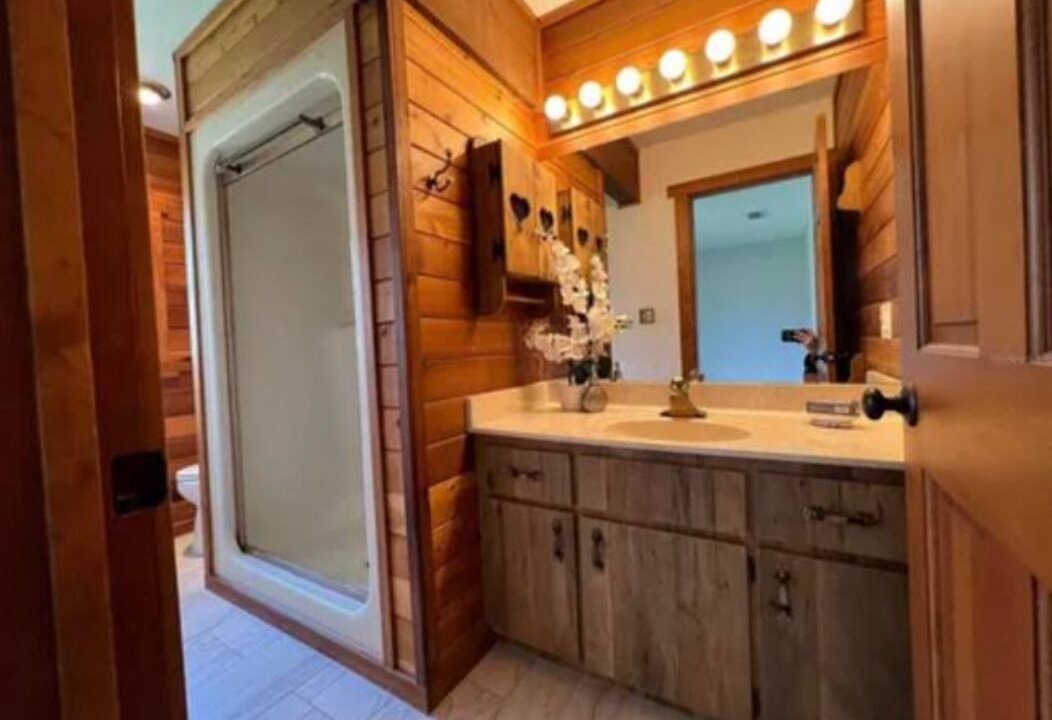 Photo of Bathroom in Mount Plymouth