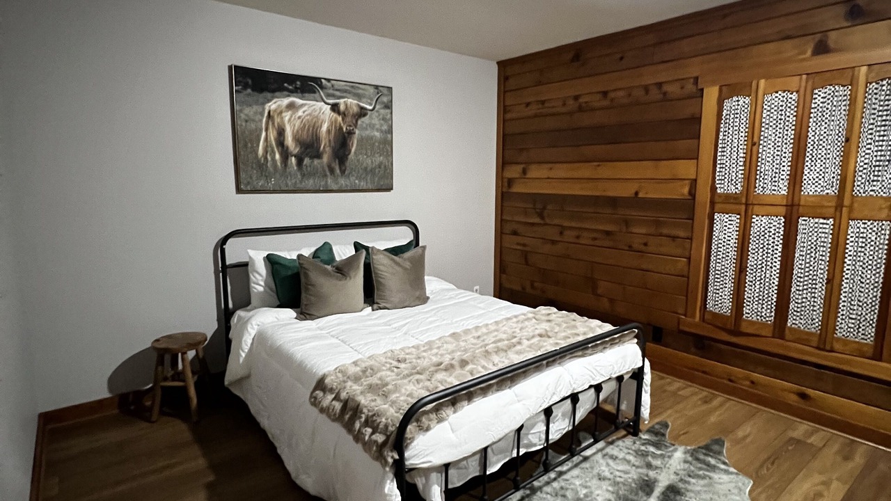 Photo of Bedroom in Mount Plymouth