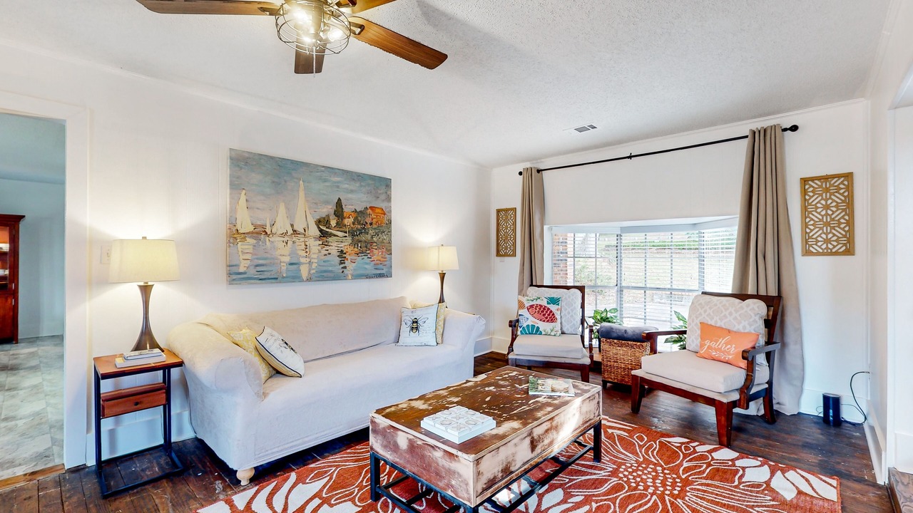 Photo of Livingroom in Milton
