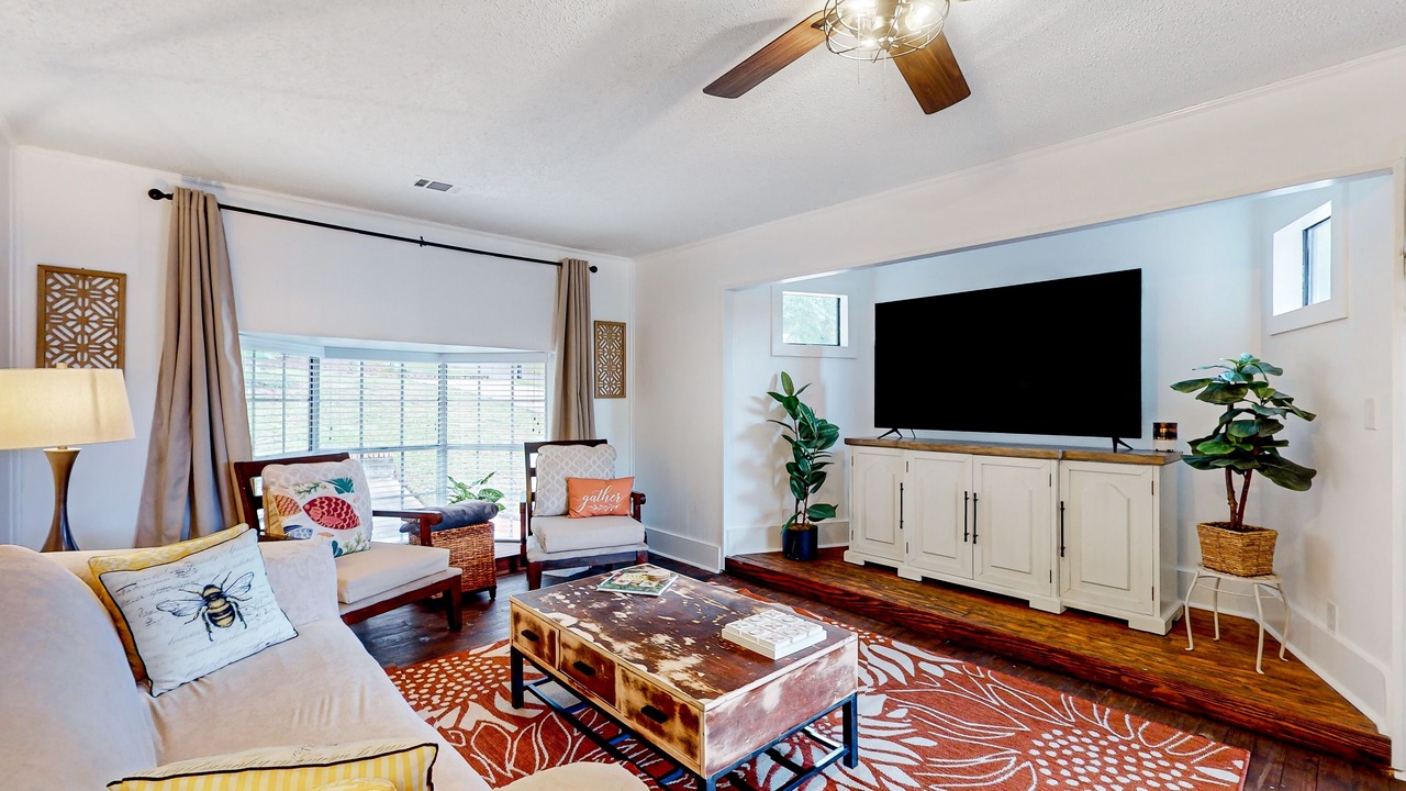 Photo of Livingroom in Milton