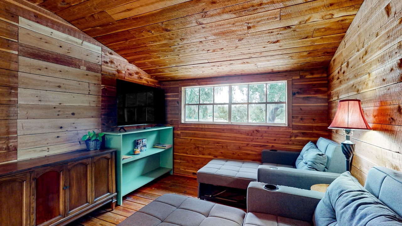 Photo of Livingroom in Milton