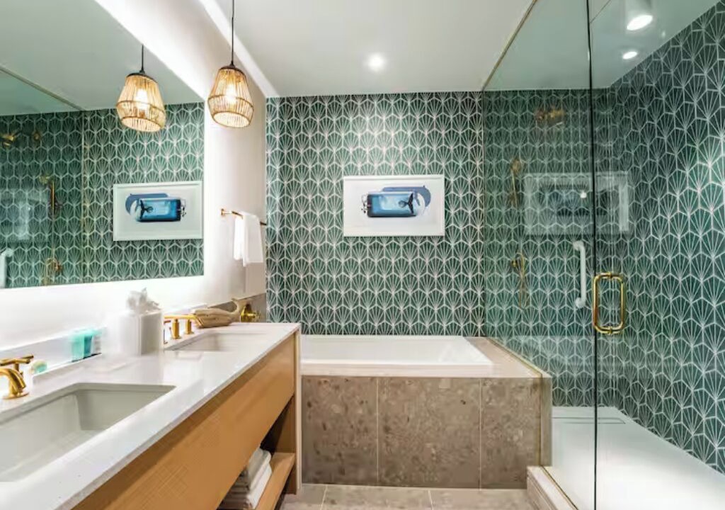Photo of Bathroom in Bay Lake