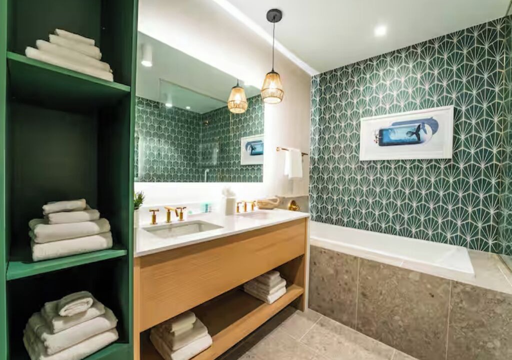 Photo of Bathroom in Bay Lake