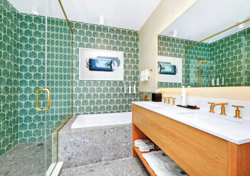 Photo of Bathroom in Bay Lake