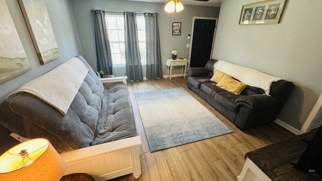Photo of Livingroom in Auburn