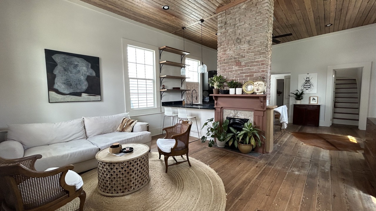 Photo of Livingroom in East Carrollton