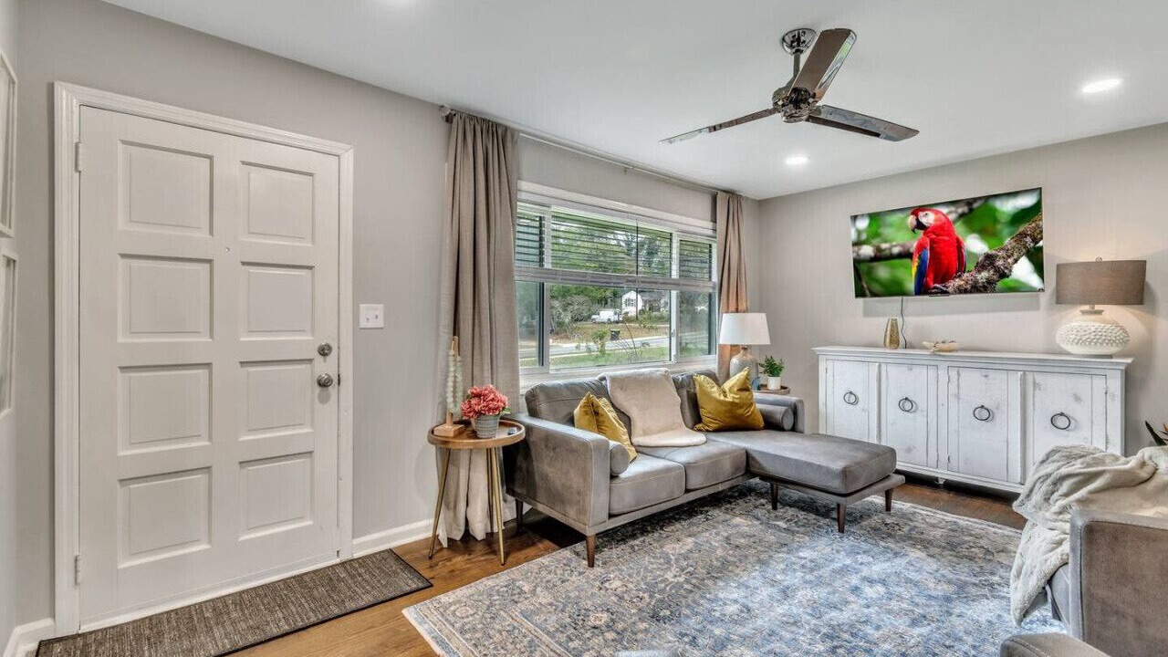 Photo of Livingroom in Mableton