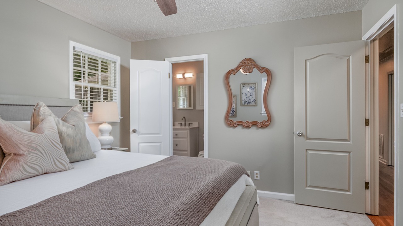 Photo of Bedroom in Northport