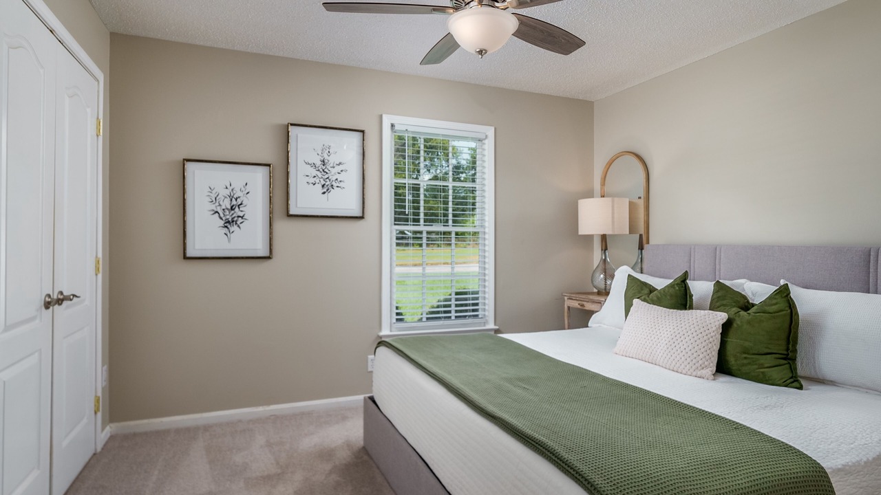 Photo of Bedroom in Northport