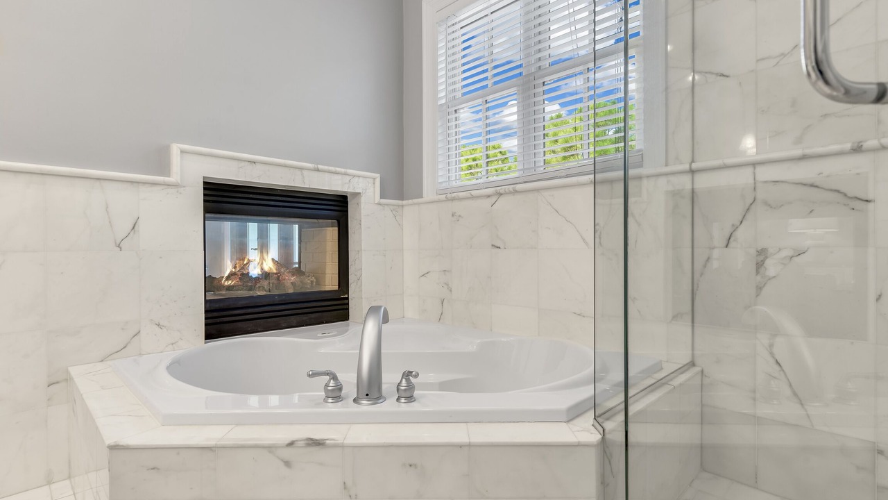 Photo of Bathroom in Baytowne Wharf