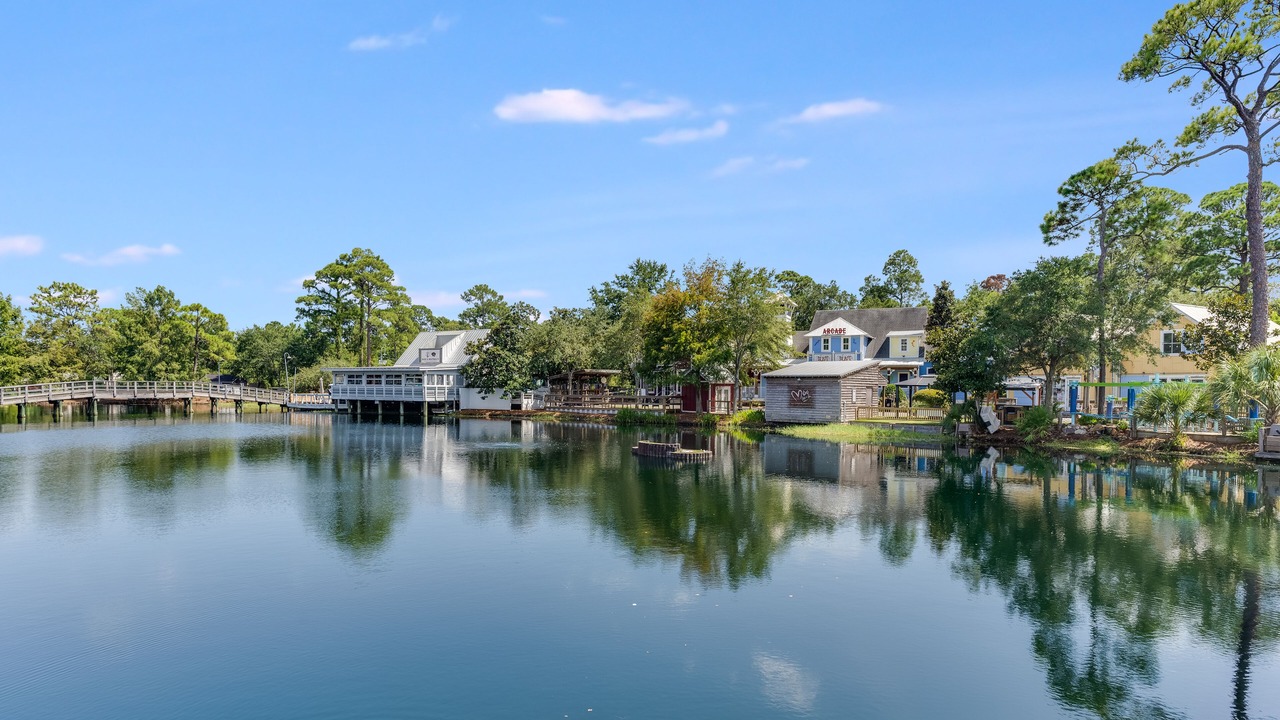 Photo of Bedroom in Baytowne Wharf