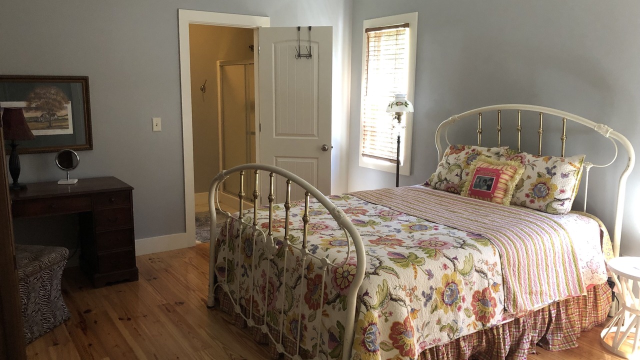 Photo of Bedroom in Groveoak