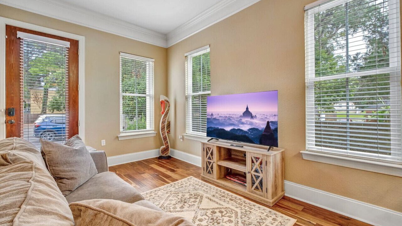 Photo of Livingroom in Governor's Walk