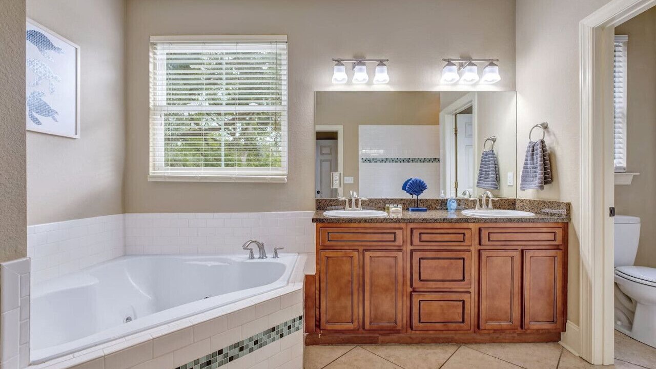 Photo of Bathroom in Governor's Walk
