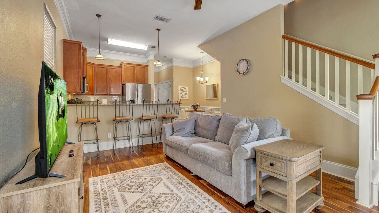 Photo of Livingroom in Governor's Walk