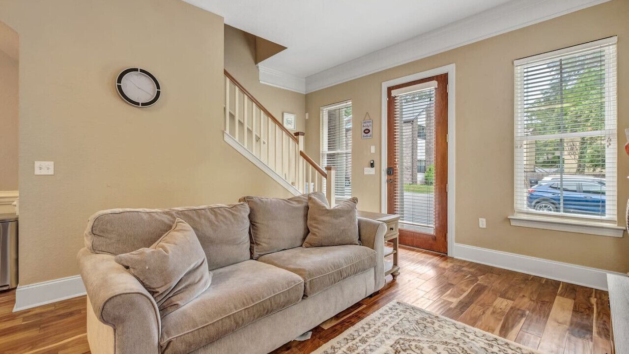 Photo of Livingroom in Governor's Walk