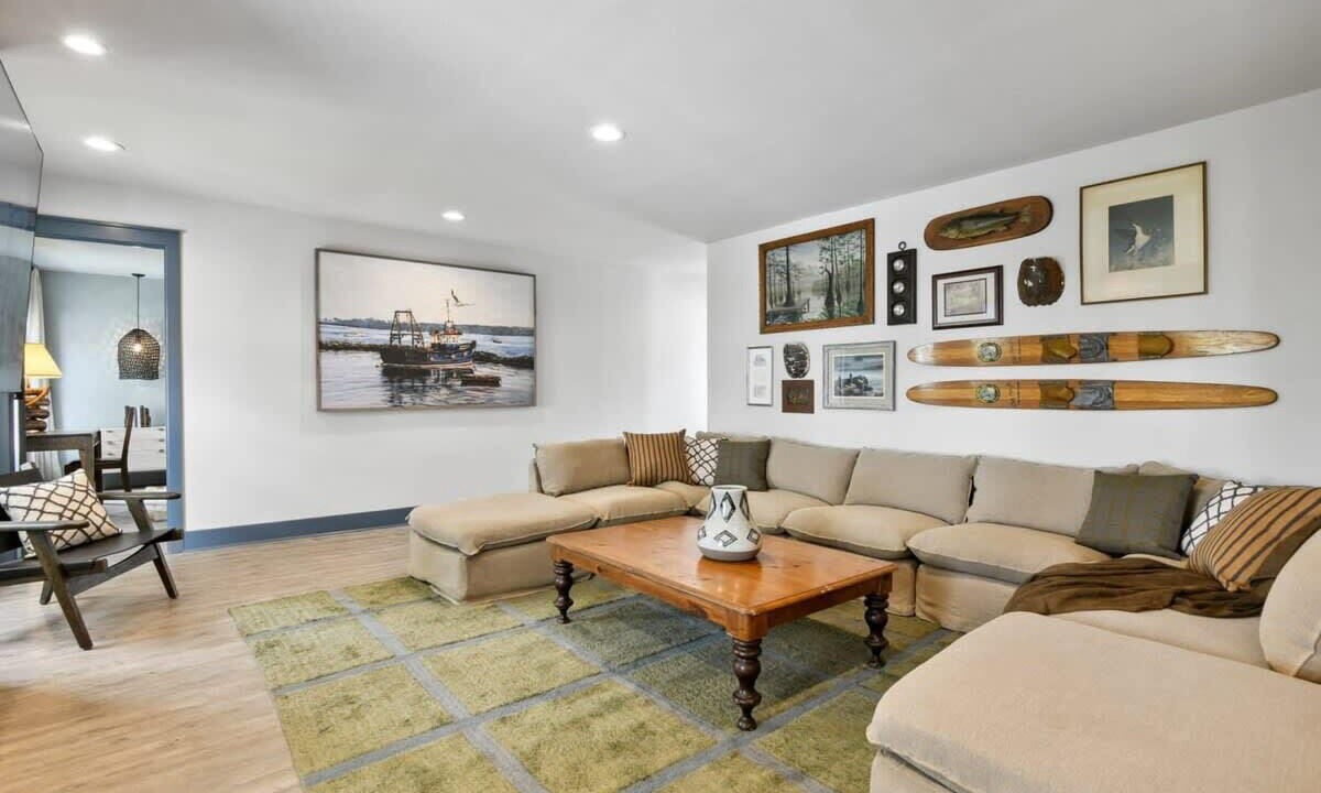 Photo of Livingroom in Shoreline Park