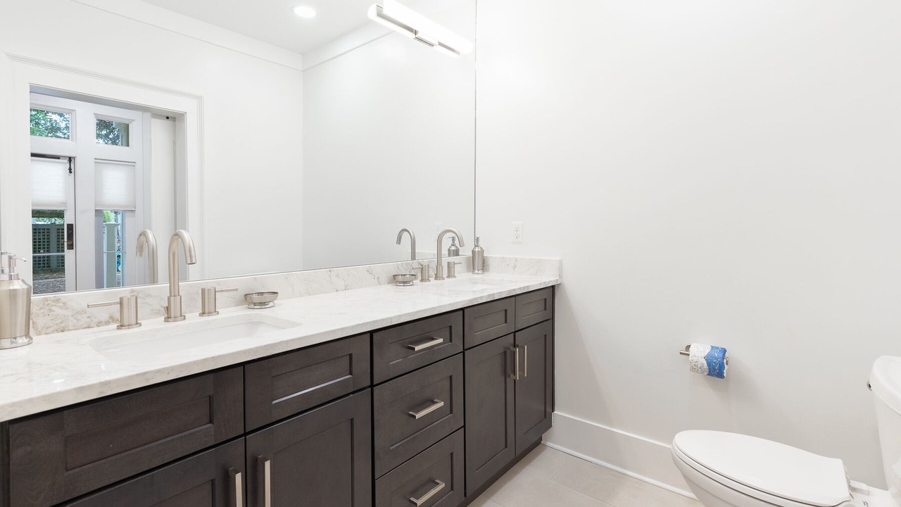 Photo of Bathroom in Beach District