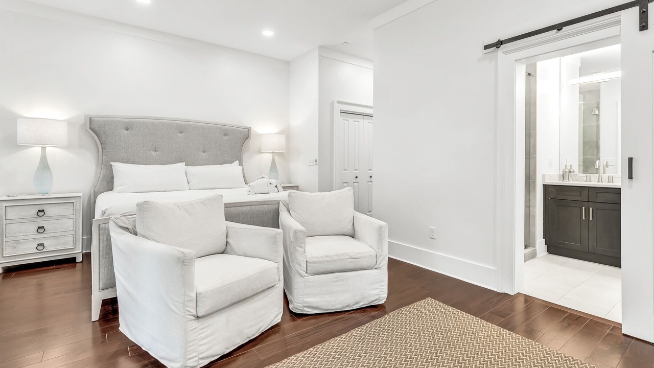 Photo of Bedroom in Beach District