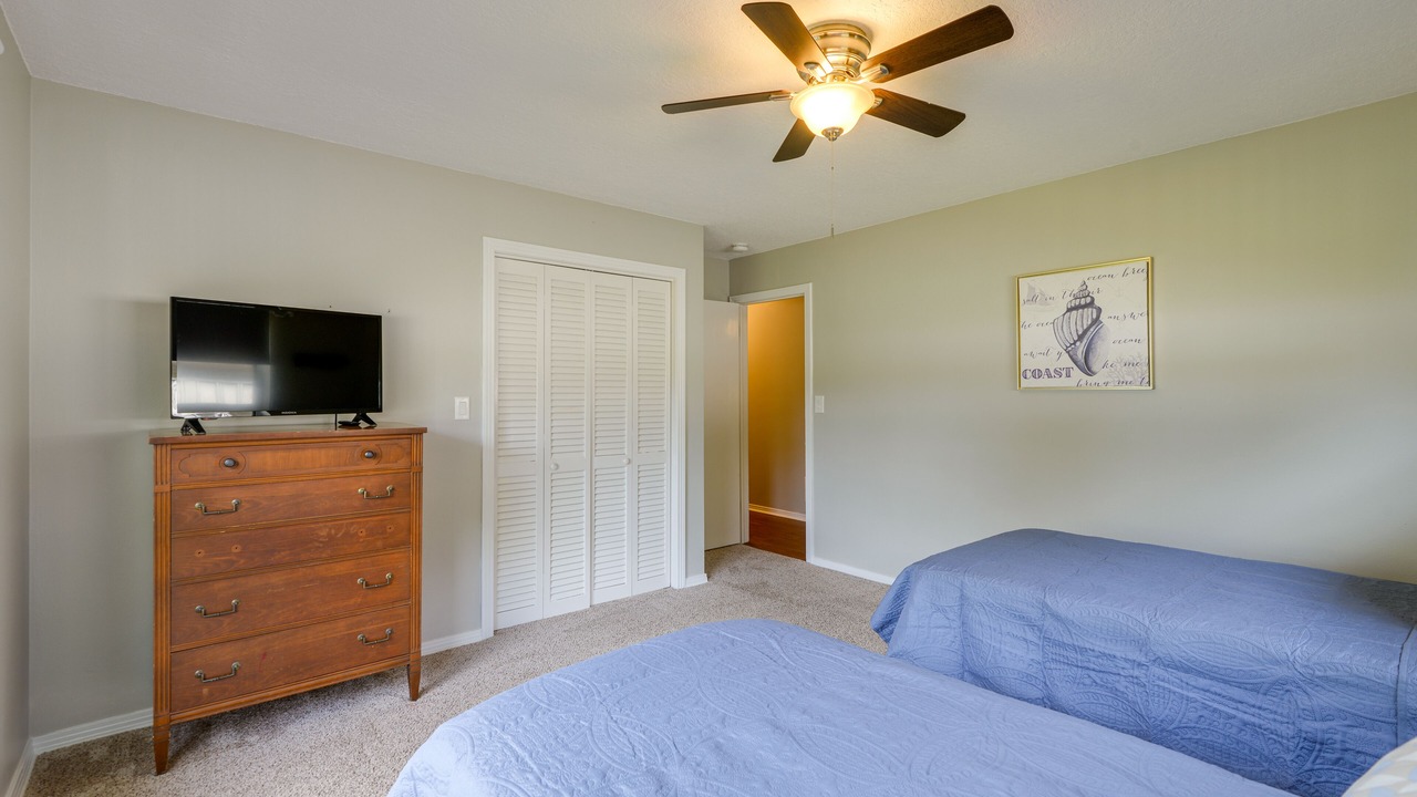 Photo of Bedroom in Putnam Hall