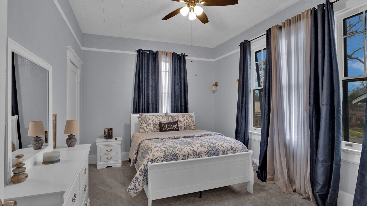 Photo of Bedroom in Fairfield Historic District