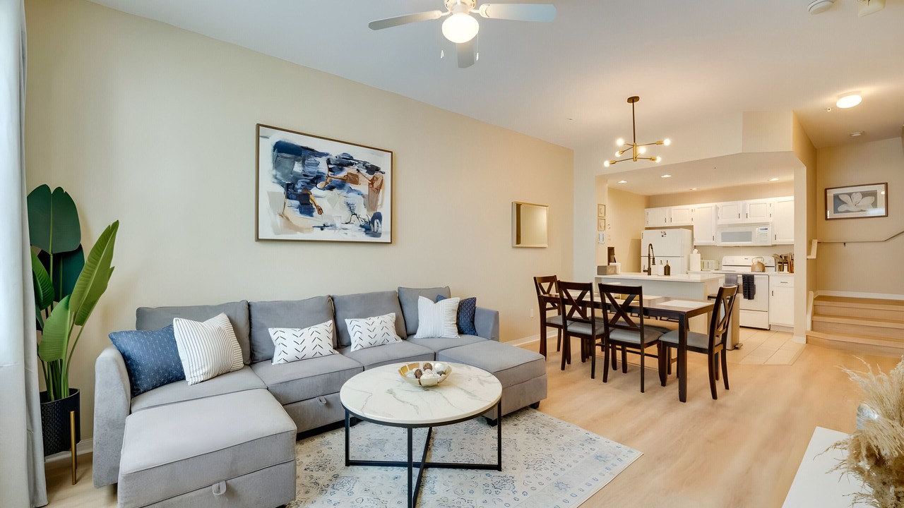 Photo of Livingroom in Venetian Bay Villages