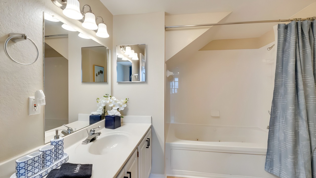 Photo of Bathroom in Venetian Bay Villages