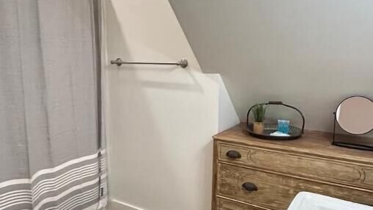 Photo of Bathroom in Groveoak
