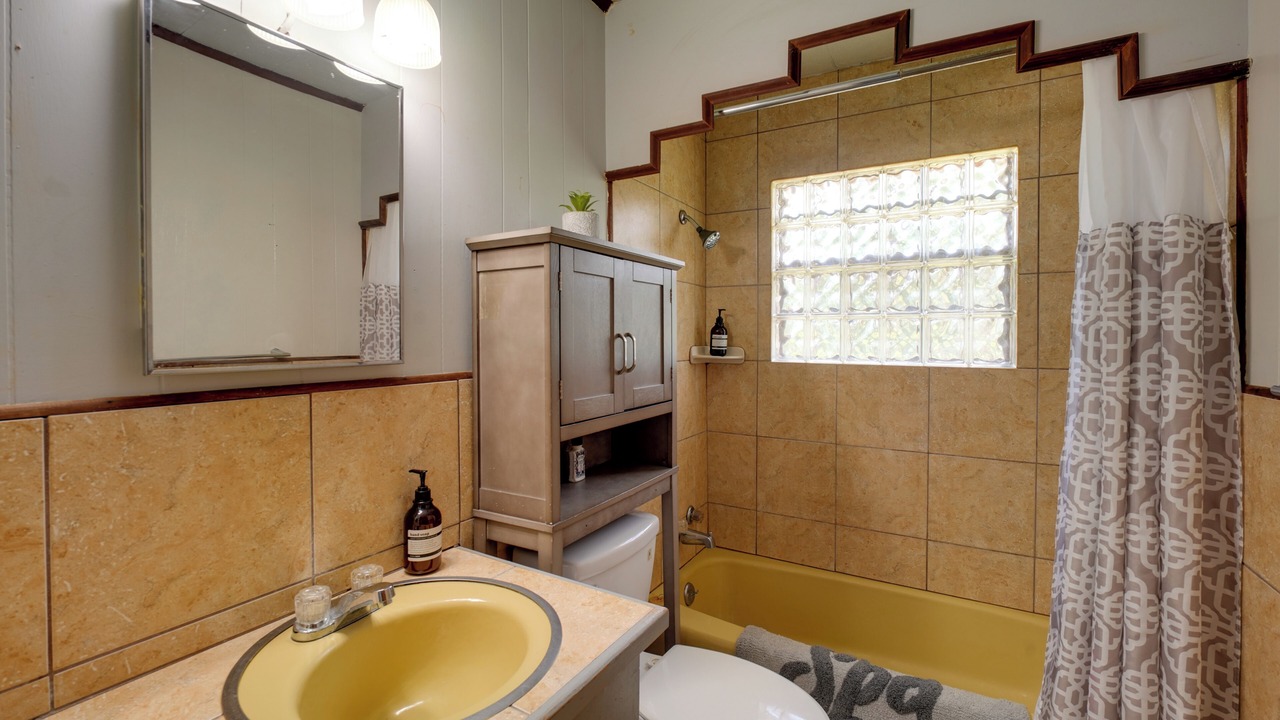 Photo of Bathroom in Newhebron