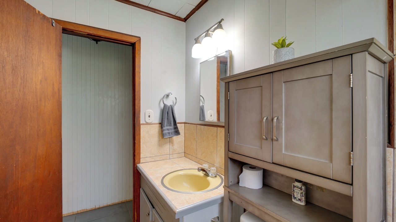 Photo of Bathroom in Newhebron