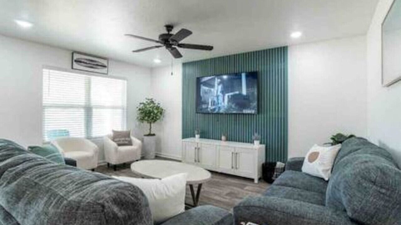 Photo of Livingroom in Foley