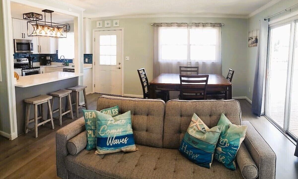 Photo of Livingroom in Butler Beach
