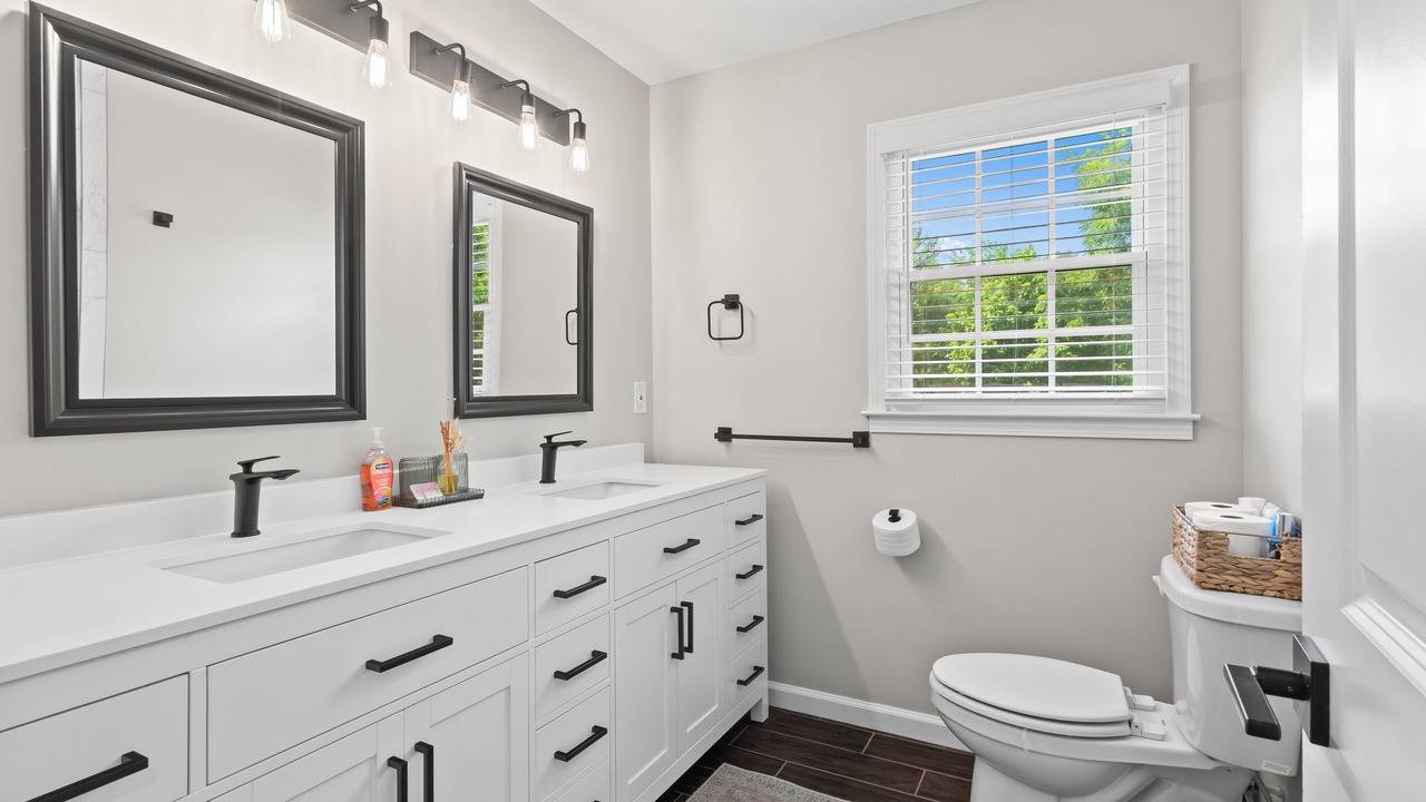Photo of Bathroom in Mableton