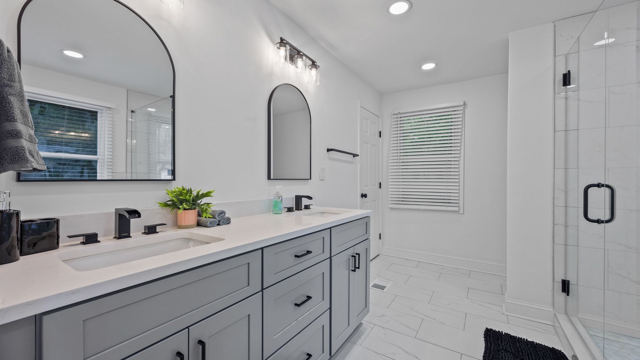 Photo of Bathroom in Belvedere Park