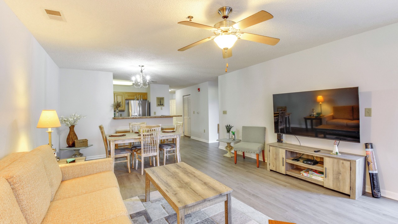 Photo of Livingroom in Six Mile