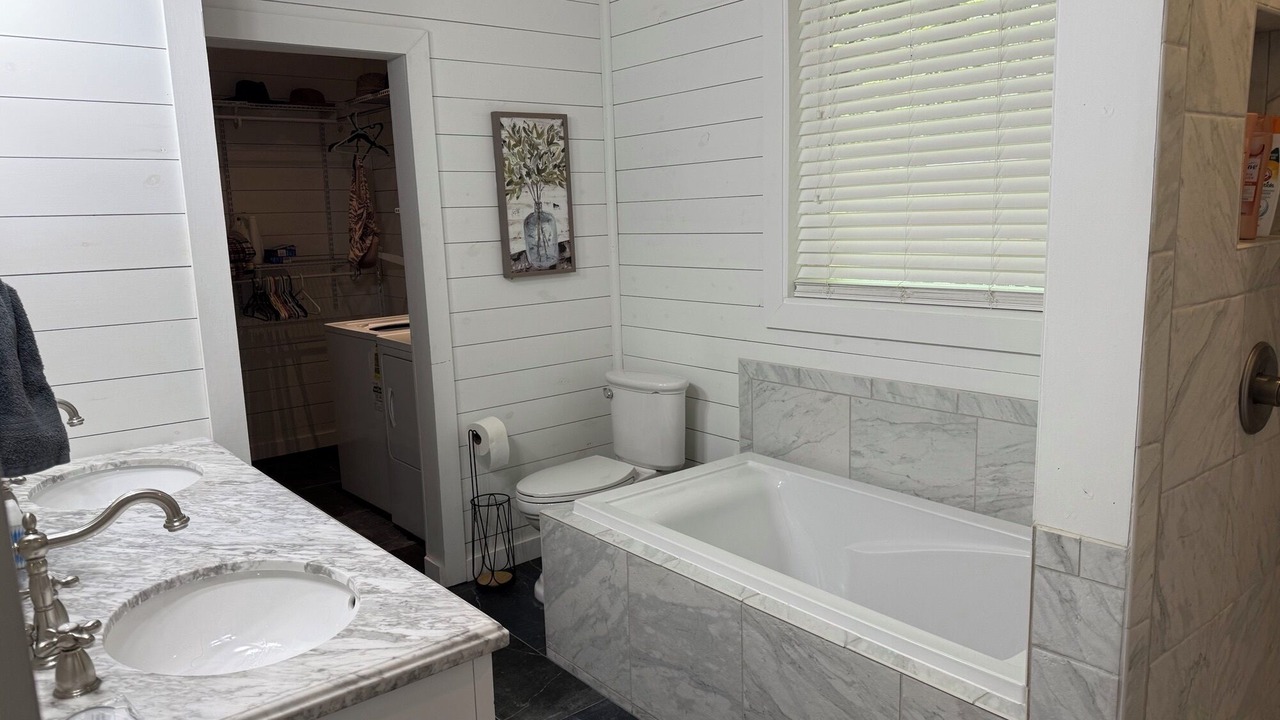 Photo of Bathroom in Dadeville