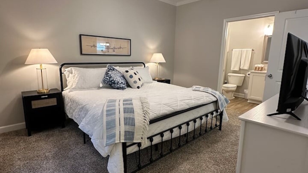 Photo of Bedroom in Midland City