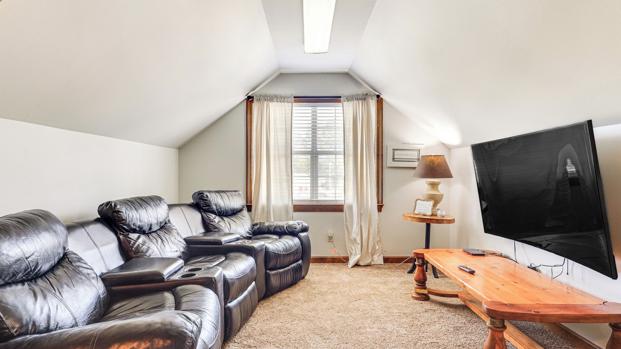 Photo of Livingroom in Ono Island