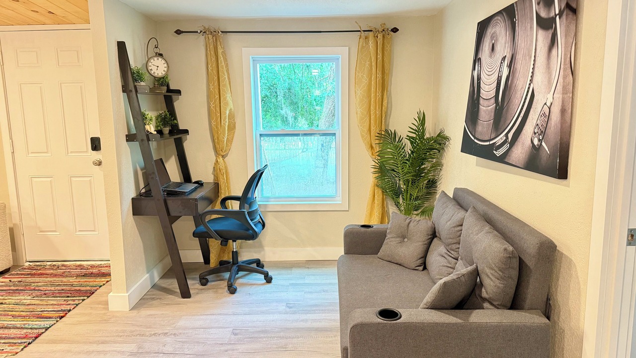 Photo of Livingroom in Lake City