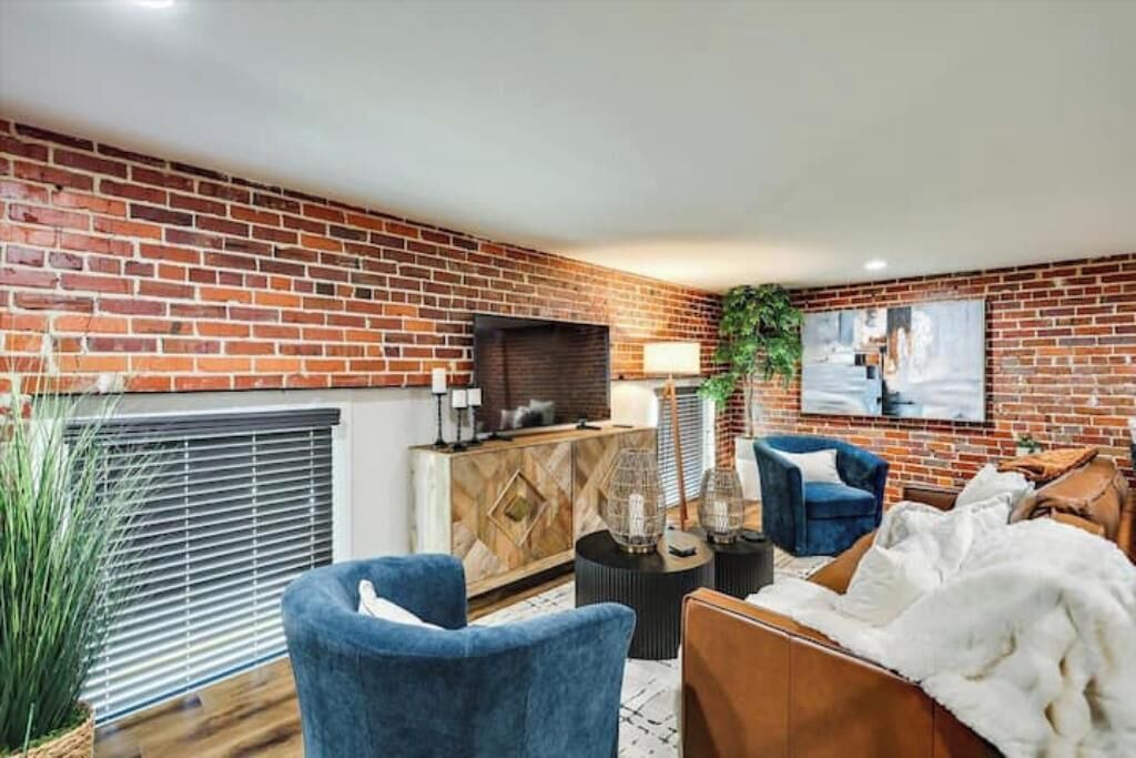 Photo of Livingroom in Downtown Jackson