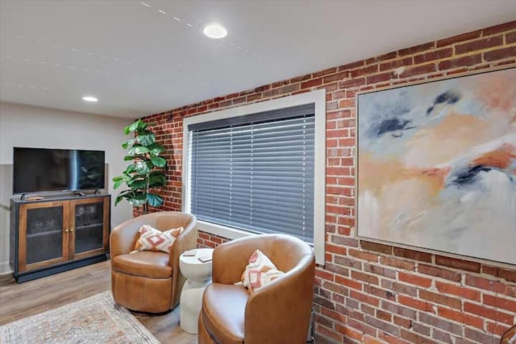 Photo of Livingroom in Downtown Jackson
