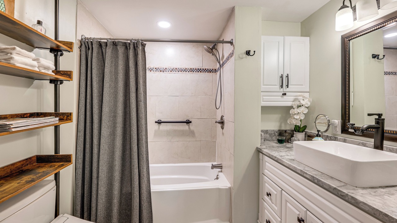 Photo of Bathroom in Titus