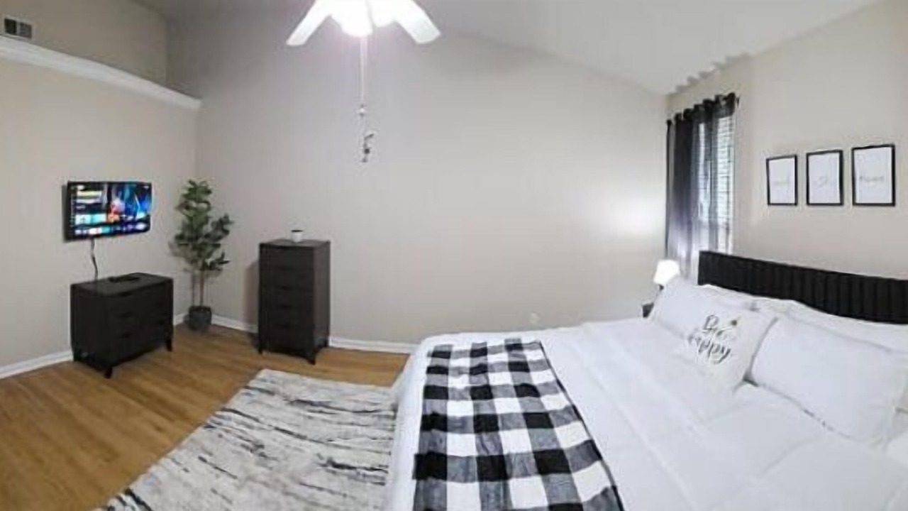 Photo of Bedroom in Alabaster